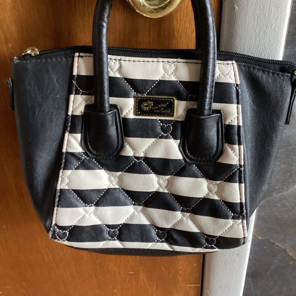 Chic Black and White Quilted Handbag